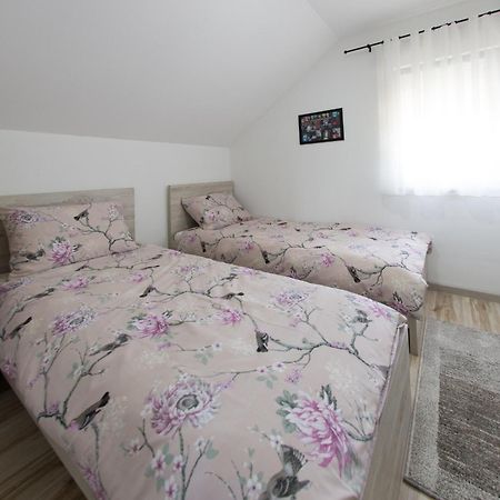 Apartment Kalimero Оточац Екстер'єр фото