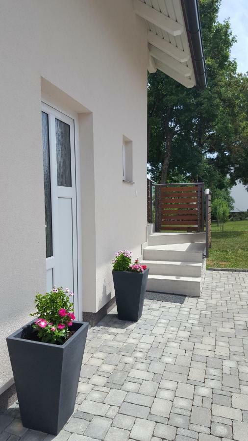 Apartment Kalimero Оточац Екстер'єр фото